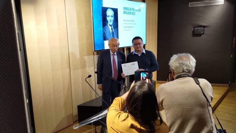 Fei GAO, professeur à l’UTBM, reçoit le le prix Léon-Nicolas Brillouin
